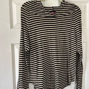 Salaam women's hooded top Size Medium EUC